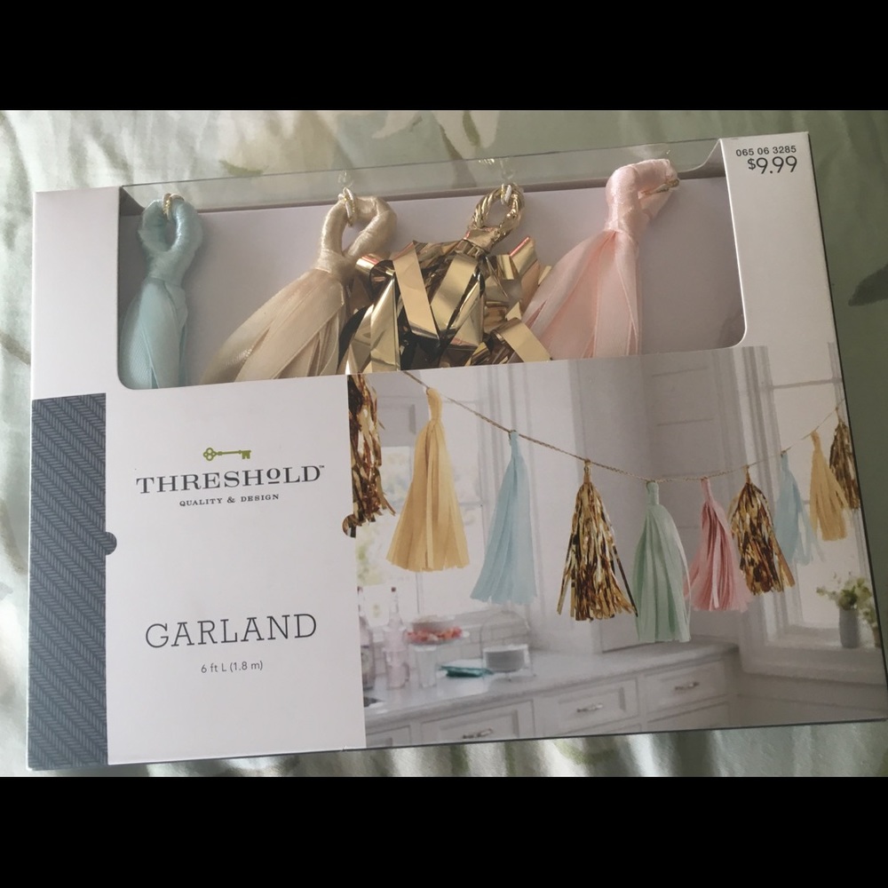 NW THRESHOLD PASTEL COLORS GARLAND